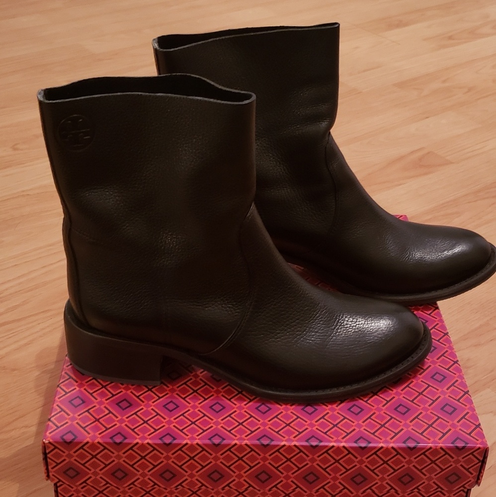 Tory Burch ankle bootie 9.5
